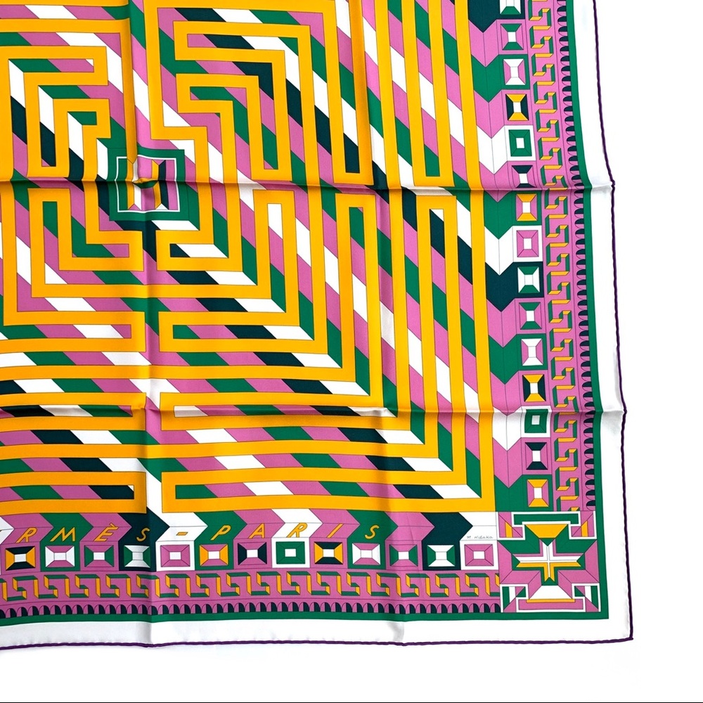 ❌SOLD❌Hermès Silk Scarf - Picture 4 of 7